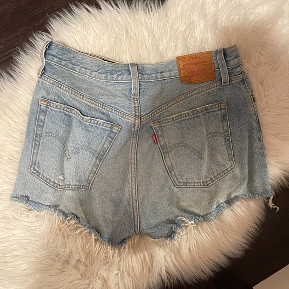 Worn once Levi’s 501 shorts size 27 - Picture 1 of 2